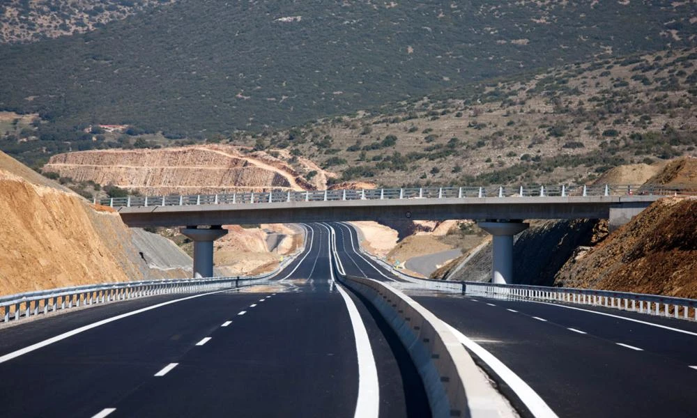 Αυτοκίνητο παρέσυρε και σκότωσε πεζή γυναίκα στην Εθνική οδό Πατρών-Πύργου